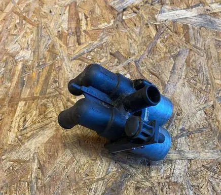 Mercedes-Benz E W124 Coolant heater control valve 1147412015