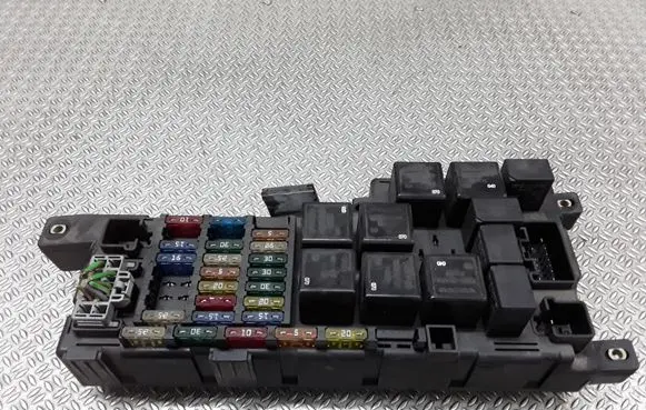 Volvo V70 Fuse module 9494207