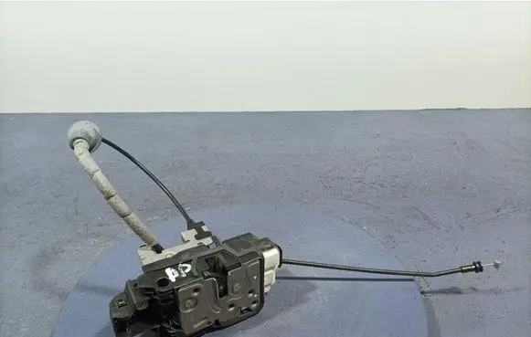 Volvo XC90 Front door lock 31349891