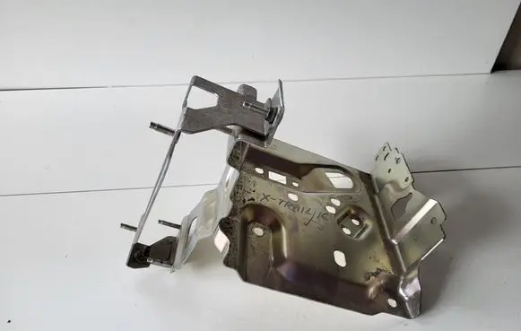 Nissan X-Trail T32 Engine control unit holder 