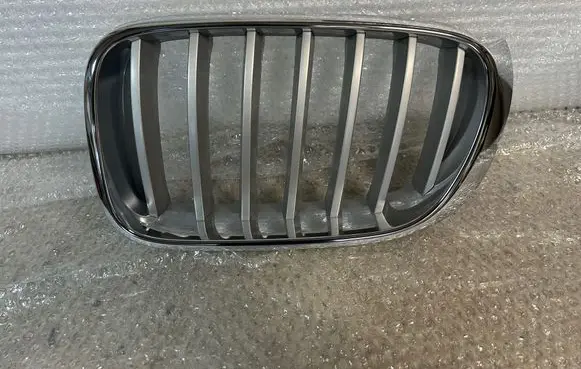 BMW X3 F25 Front bumper upper radiator grill 7210725