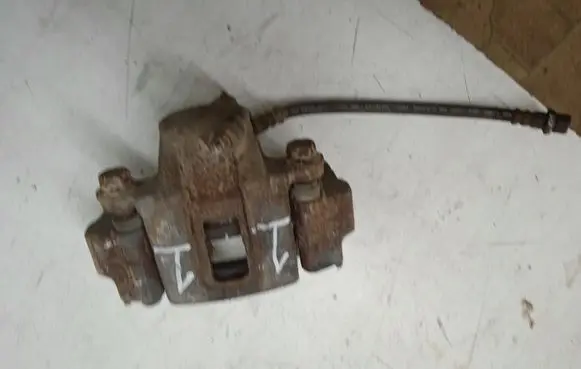 Toyota Land Cruiser (J120) Rear brake caliper