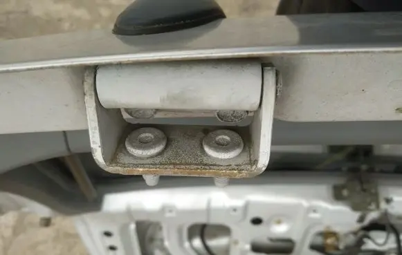 Hyundai Santa Fe Tailgate/trunk/boot hinge