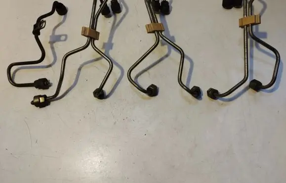 Volvo XC60 Fuel injector supply line/pipe 