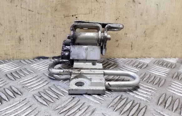 Volkswagen Touran I Front door lower hinge 1T0831412A