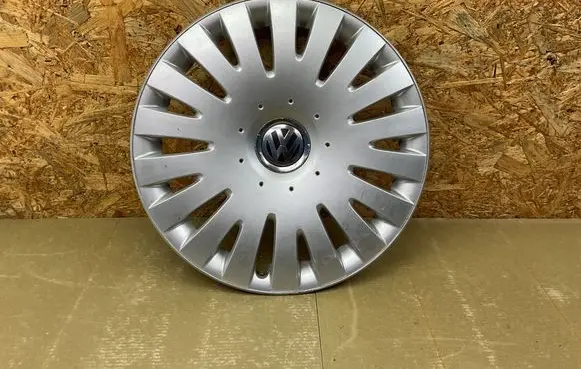 Volkswagen PASSAT B6 R16 wheel hub/cap/trim 3C0601147