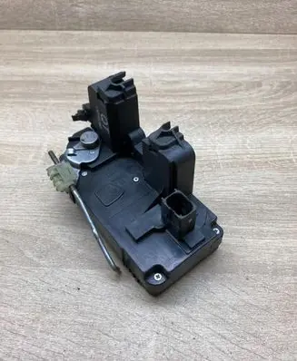 Opel Zafira B Front door lock 13210760