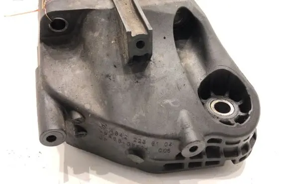 Mercedes-Benz GLE (W166 - C292) Engine mounting bracket A6422236104