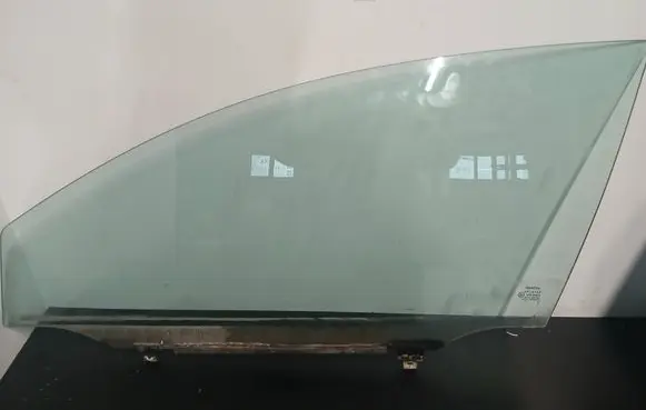 Toyota Avensis T250 Front door window glass four-door DOT24AS2M62
