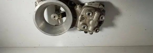 Volkswagen Golf III Fuel distributor 026133353 0438121011