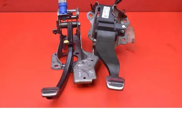 Ford Focus Accelerator throttle pedal JX617B633RC