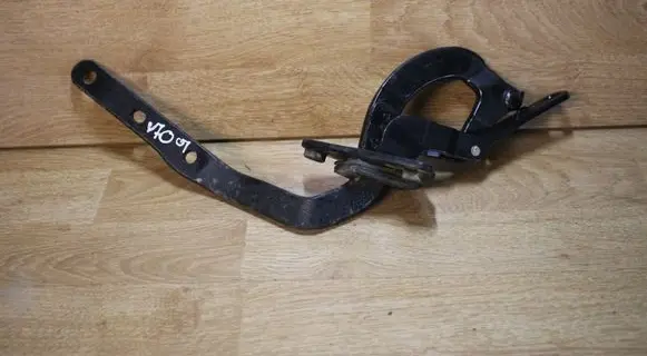 Volvo V70 Tailgate/trunk/boot hinge 8643158