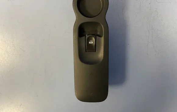Renault Modus Electric window control switch 8200278436