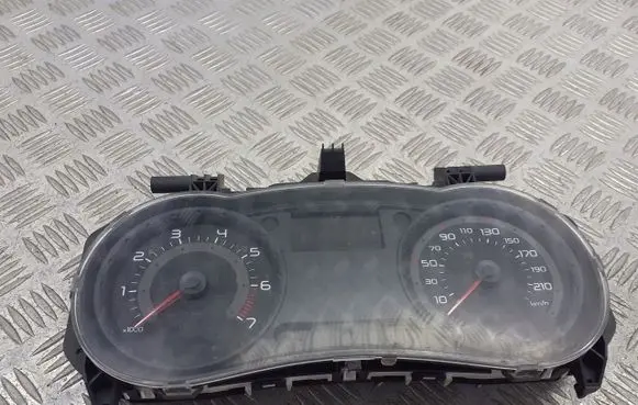 Renault Clio III Tachometer 8200316824