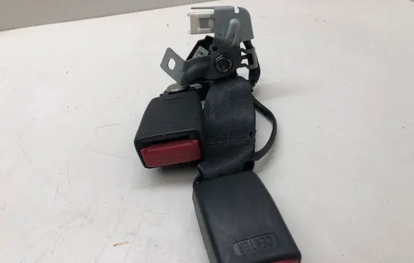 Mazda 3 III Middle seatbelt buckle (rear) BHS2