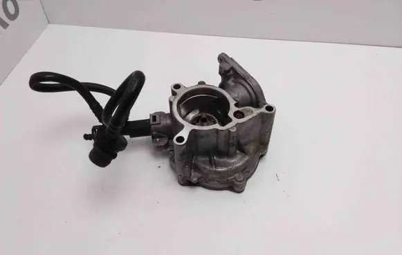 Skoda Octavia Mk2 (1Z) Vacuum pump 06J145100B