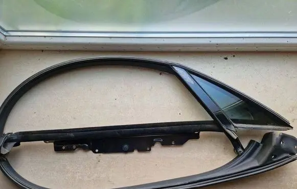 Mercedes-Benz E C207 W207 Rear side window A2076390543 A207670030439 A207673030421