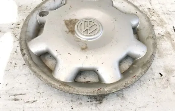 Volkswagen Jetta III R14 wheel hub/cap/trim 1hm601147a