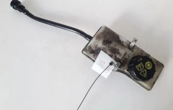 Brake fluid reservoir