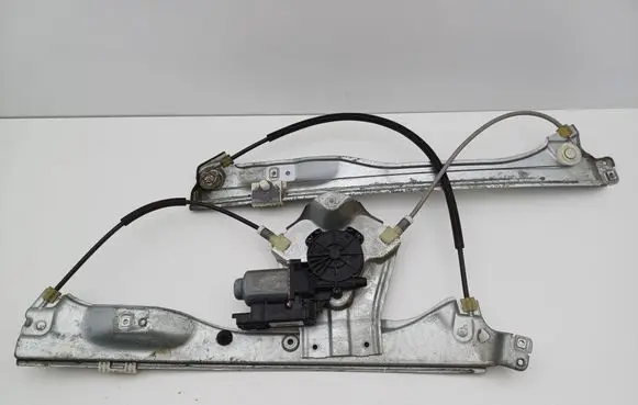 Renault Clio III Front door window regulator with motor 8200291148 400858G