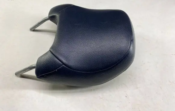 Volvo V70 Front seat headrest 