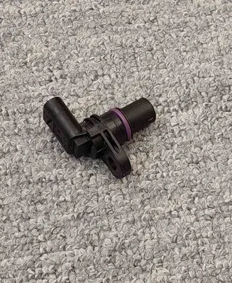 Volkswagen Golf VII Camshaft position sensor 04C907601