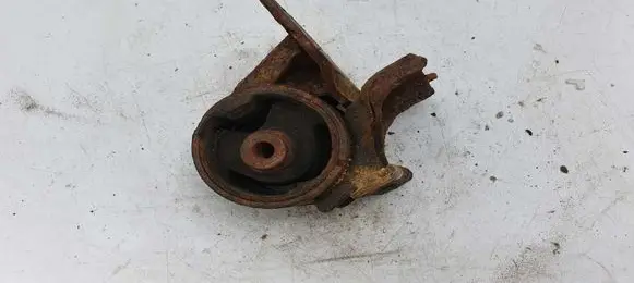 Toyota Avensis T220 Engine mount bracket NOCODE