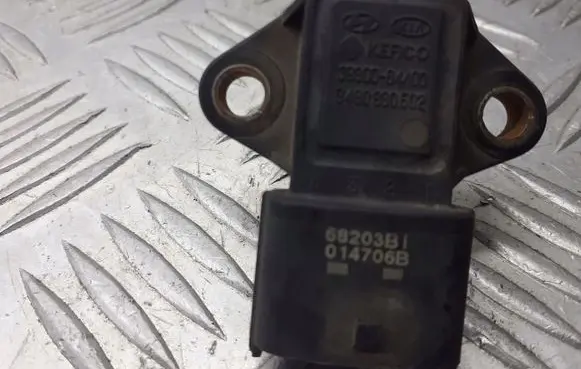 Hyundai Matrix Fuel pressure regulator 39300-84400