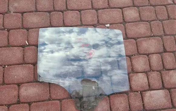 Opel Corsa D Front triangle window/glass 68TYS