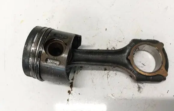 Mercedes-Benz E W211 Piston with connecting rod 