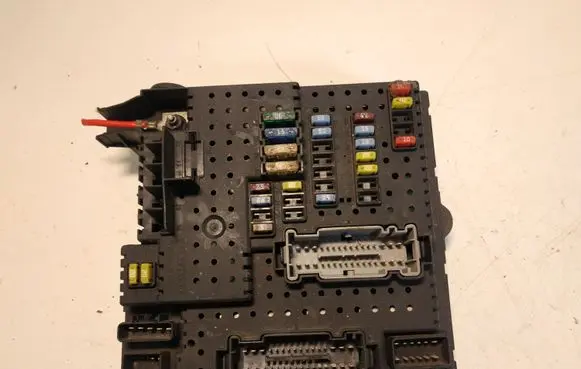 Volvo V70 Fuse module