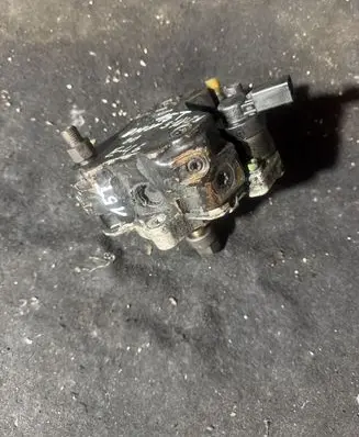 BMW 3 E46 Fuel injection high pressure pump 0445010045 7788670
