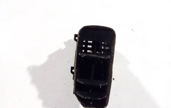 Nissan Note (E11) Dash center air vent grill 687509u00b p19650a27700