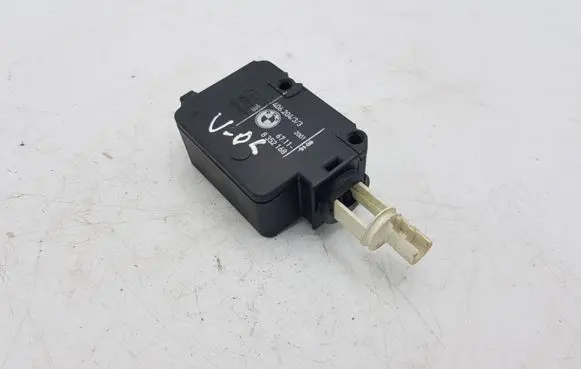 BMW 5 E39 Fuel tank cap lock 8352168 40620433