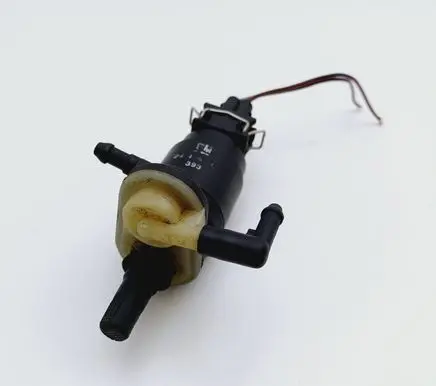 Opel Corsa C Windscreen/windshield washer pump 