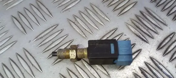 Nissan Sunny Brake pedal sensor switch