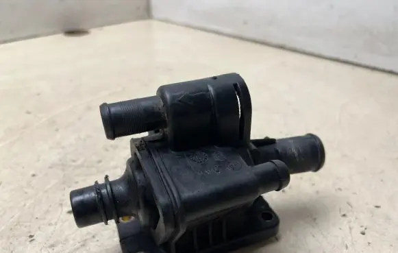 Thermostat/thermostat housing