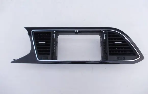 Seat Leon (5F) Radio/GPS head unit trim 5F1858061