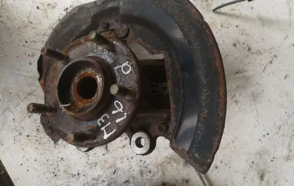 Mazda 3 II Front wheel hub