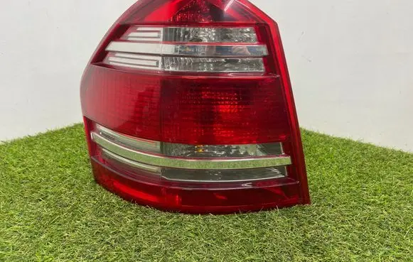 Mercedes-Benz GL X164 Rear/tail lights A1648204164