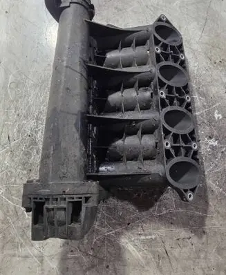 Mercedes-Benz Vito Viano W638 Intake manifold 611090