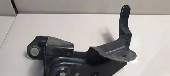 Audi A4 S4 B7 8E 8H Intercooler pipe mounting bracket 8E0145813F