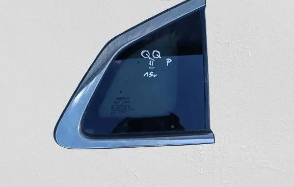 Nissan Qashqai Rear side window