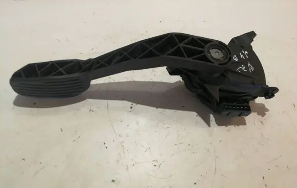 Volvo V70 Accelerator throttle pedal 9157553