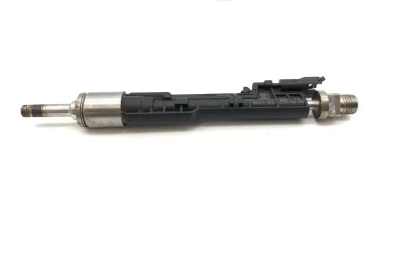 BMW 5 G30 G31 Fuel injector 1802050806 0261500356