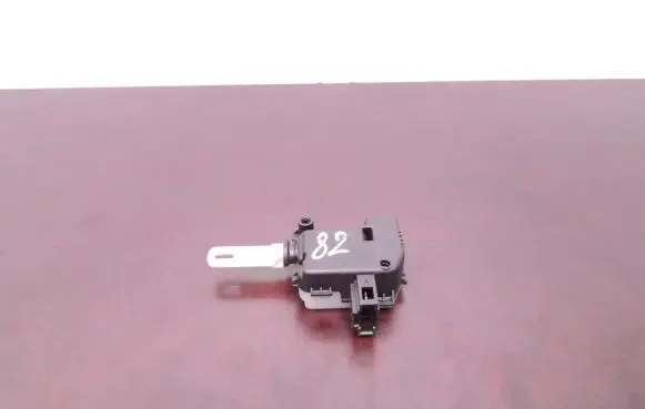 Volvo C70 Fuel tank cap lock motor 806624 D82