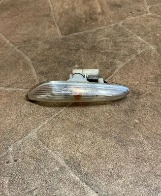 Front fender indicator light