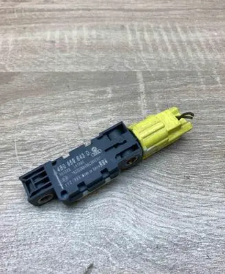Audi A8 S8 D3 4E Airbag deployment crash/impact sensor 4B0959643D 600380 RB4