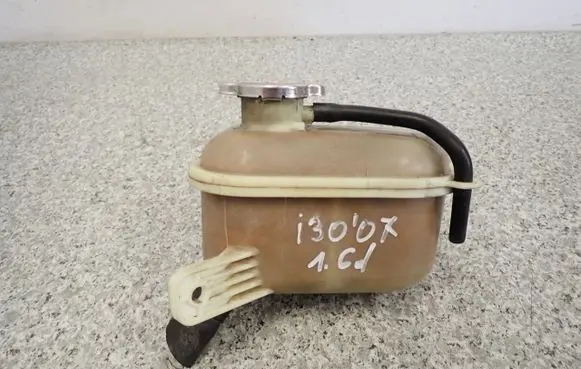 Hyundai i30 Coolant expansion tank/reservoir 
