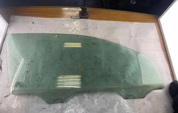 Volkswagen Polo IV 9N3 Front door window/glass (coupe) 